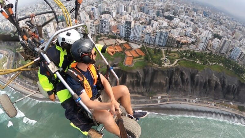 Parapente desde Miraflores sobre Lima